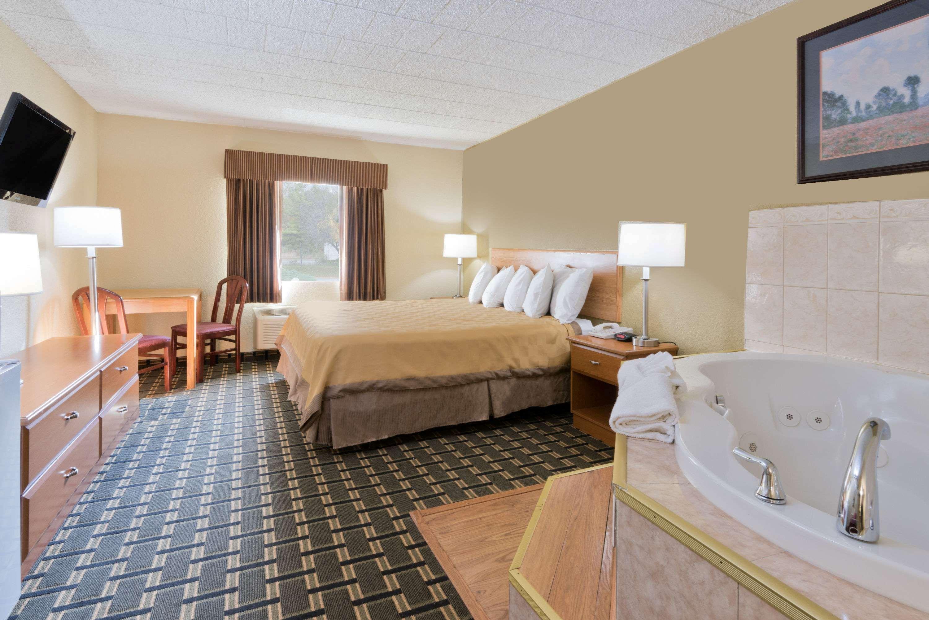 Days Inn By Wyndham Batavia Darien Lake Theme Park מראה חיצוני תמונה